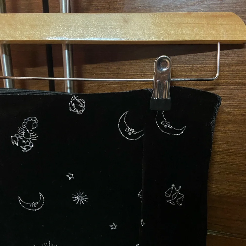 H&M black velvet skirt - Picture 11 of 11